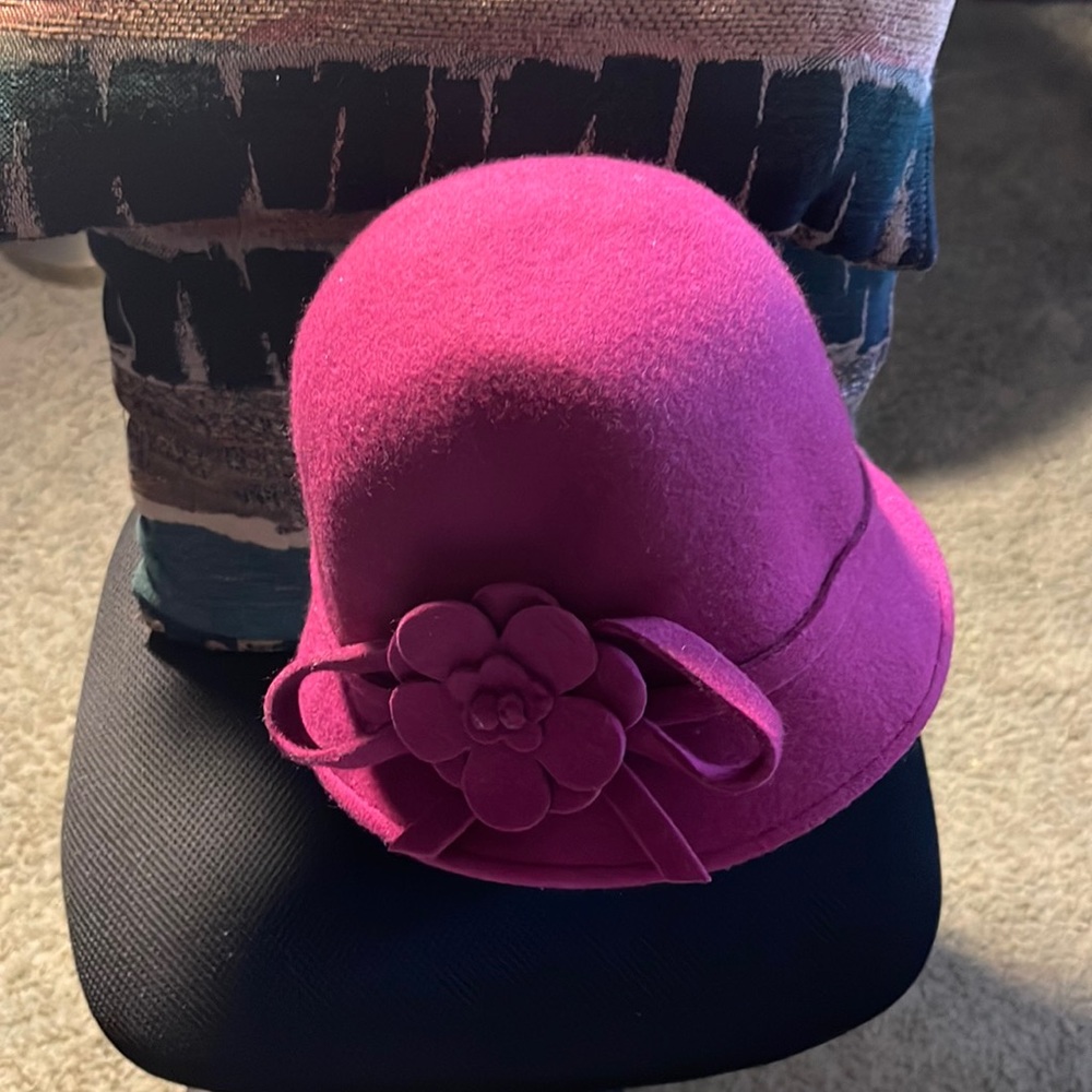 Church hat in good condition